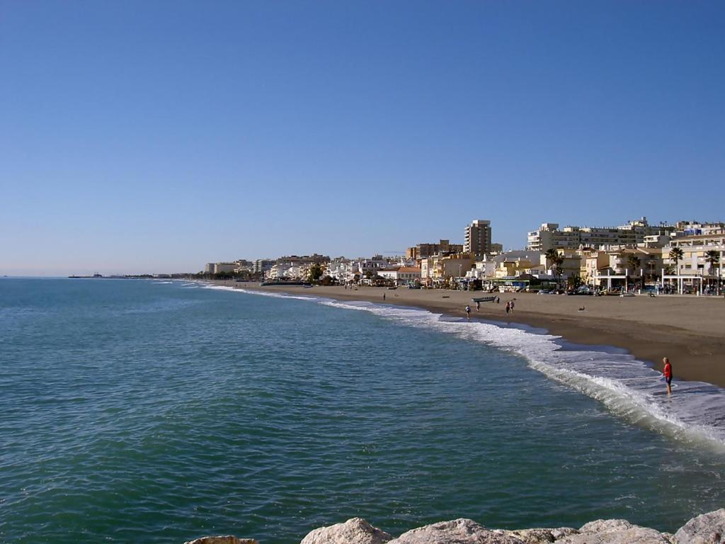 Sr Mediterraneo Playa De La Carihuela ตอร์เรโมลิโนส ภายนอก รูปภาพ