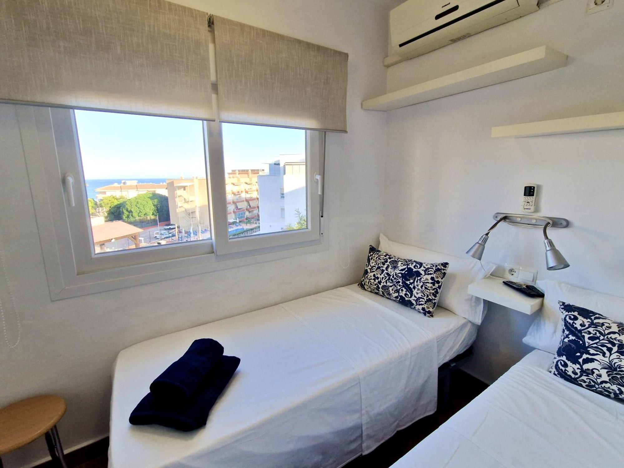 Sr Mediterraneo Playa De La Carihuela ตอร์เรโมลิโนส ภายนอก รูปภาพ